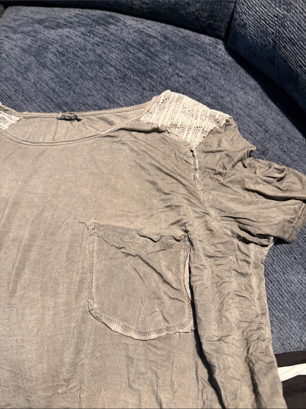 POL Women’s Washed Gray Short Sleeve Pocket Tunic - Picture 2 of 5
